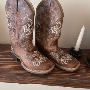 Old West Brown Embroidered Boots